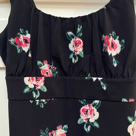 Rose Print Sleeveless Top [Ann Taylor] - Picture 2 of 5